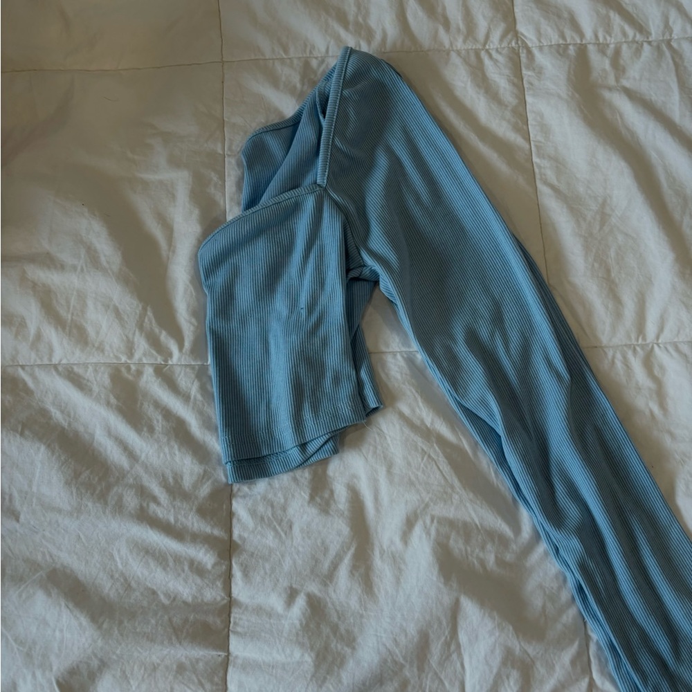light but long sleeve crop